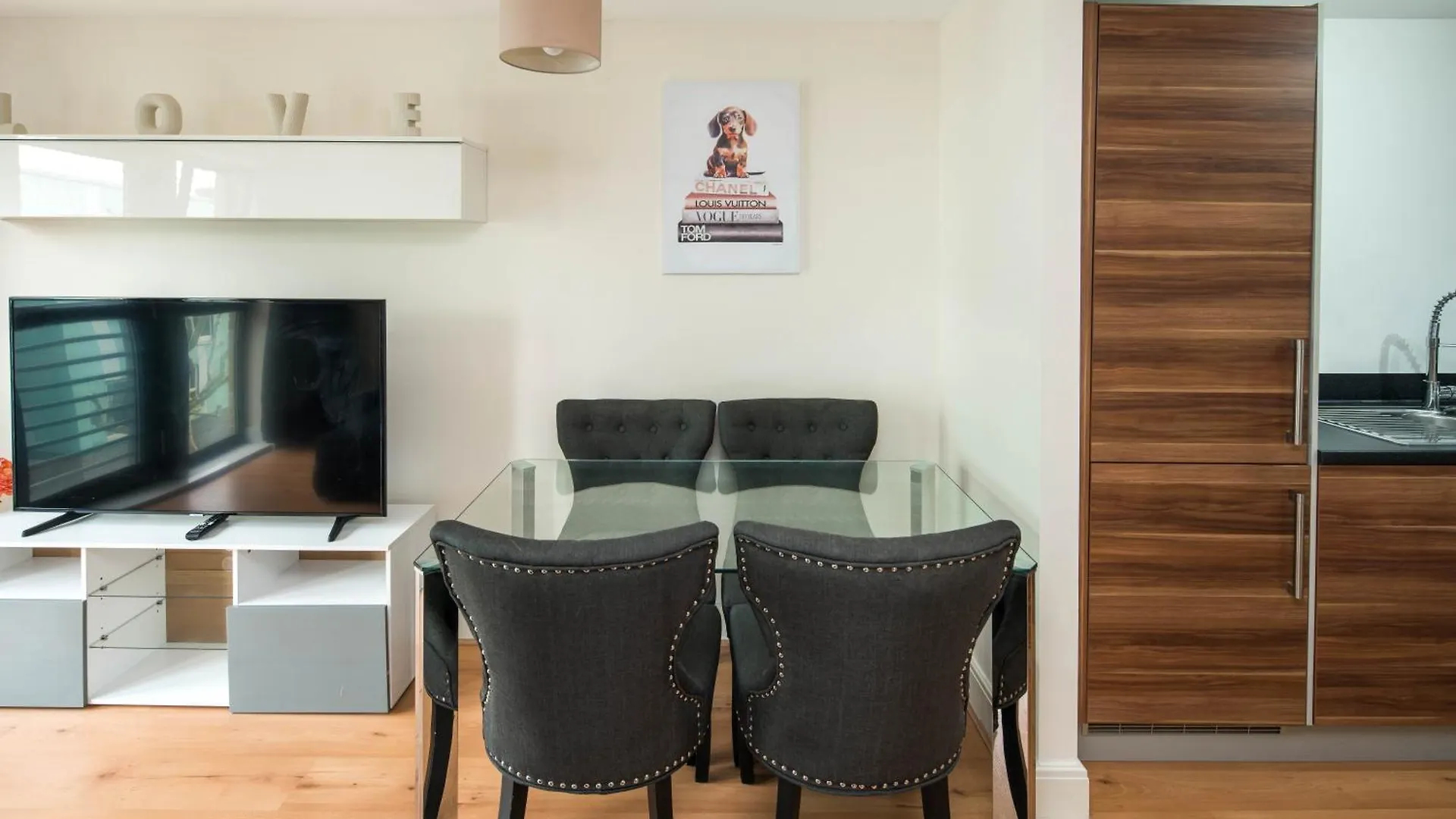 Stylish Apartment Near Central London 0*,  United Kingdom